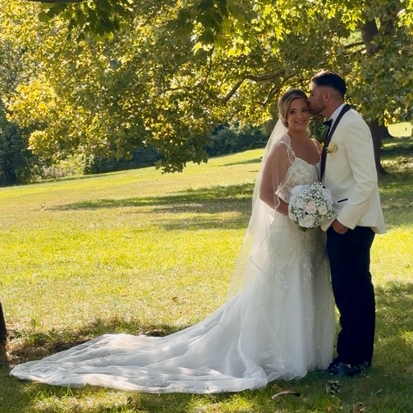 Meet your Posher, Deanna - Picture 1 of 2